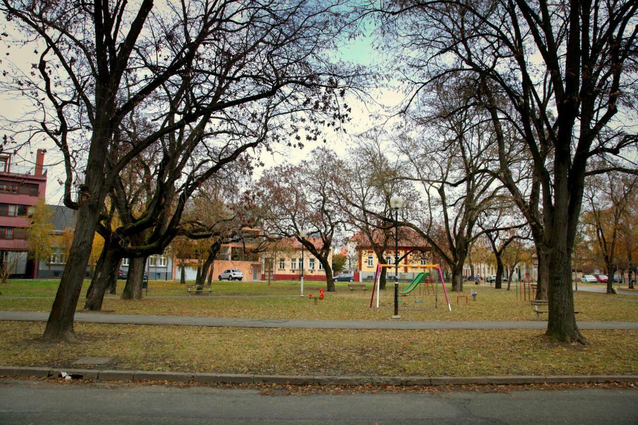 Studio Apartman - Park - Osijek Exteriör bild